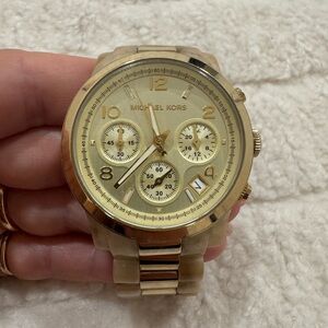 Michael Kors blonde Tortoise Shell Watch - Small Wrist